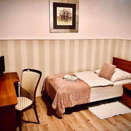 Dworek W Skibnie Sianow Ngoại thất bức ảnh