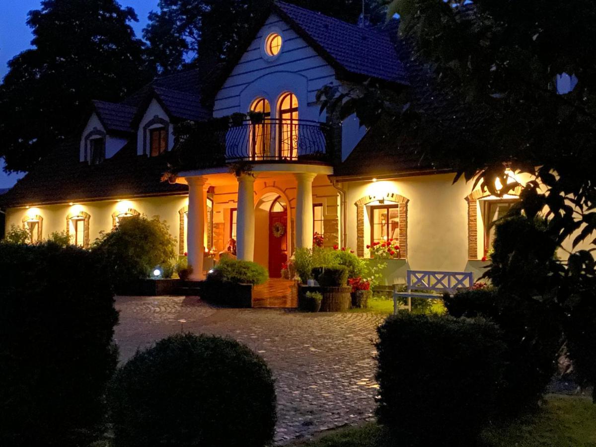Dworek W Skibnie Sianow Ngoại thất bức ảnh